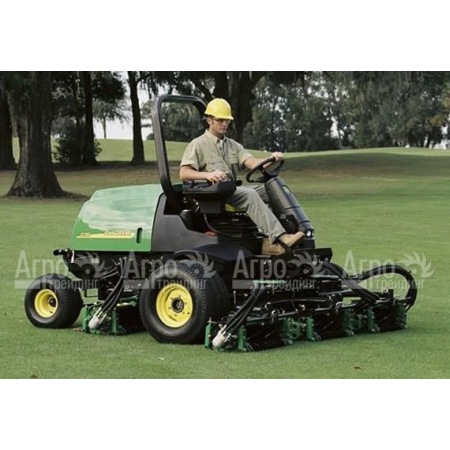 Бензиновая газонокосилка  для фейрвея Jonh Deere - 3225 С в Курске